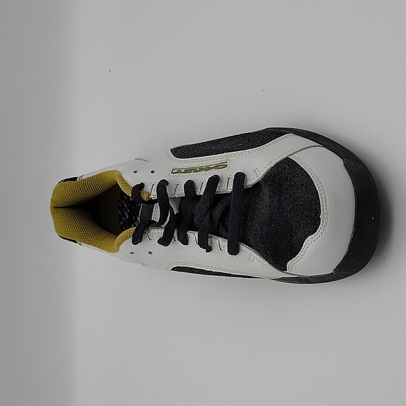 Oakley Shoes Men's 10.5 black and white! Never been worn! - Picture 11 of 12